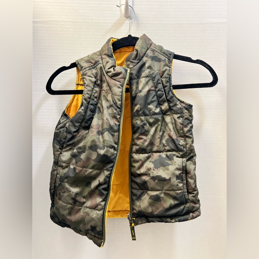 GAP Reversible Puffer Vest - Camo/Yellow